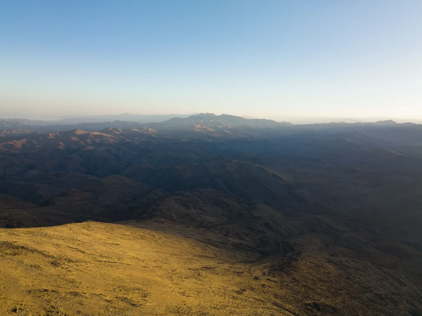 Luz de la tarde sobre el paisaje de Las Campanas.