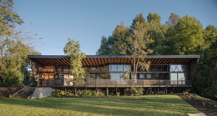 Miradores House / Lucas Maino Fernández - Image 1 of 18