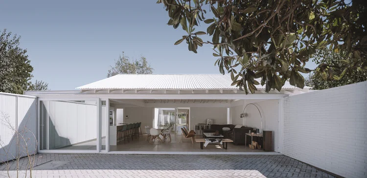 El Aromo House / Duarte Fournies Arquitectos - Image 1 of 23