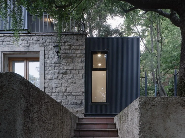 Casanova Renovation / Monolito Arquitectos - Exterior Photography, Facade