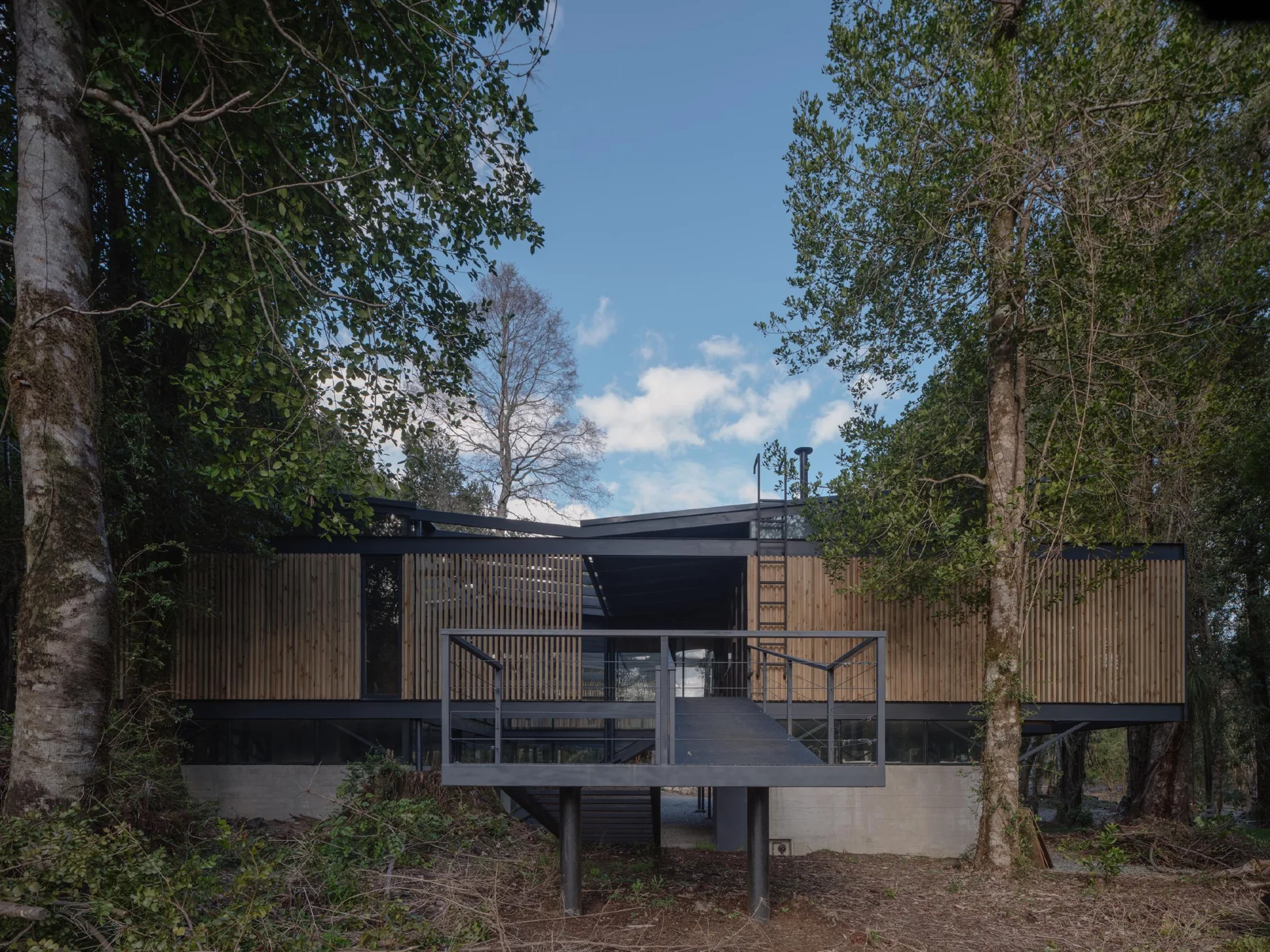 Hebra Arquitectos, Marcos Zegers · Casa Roble Huacho