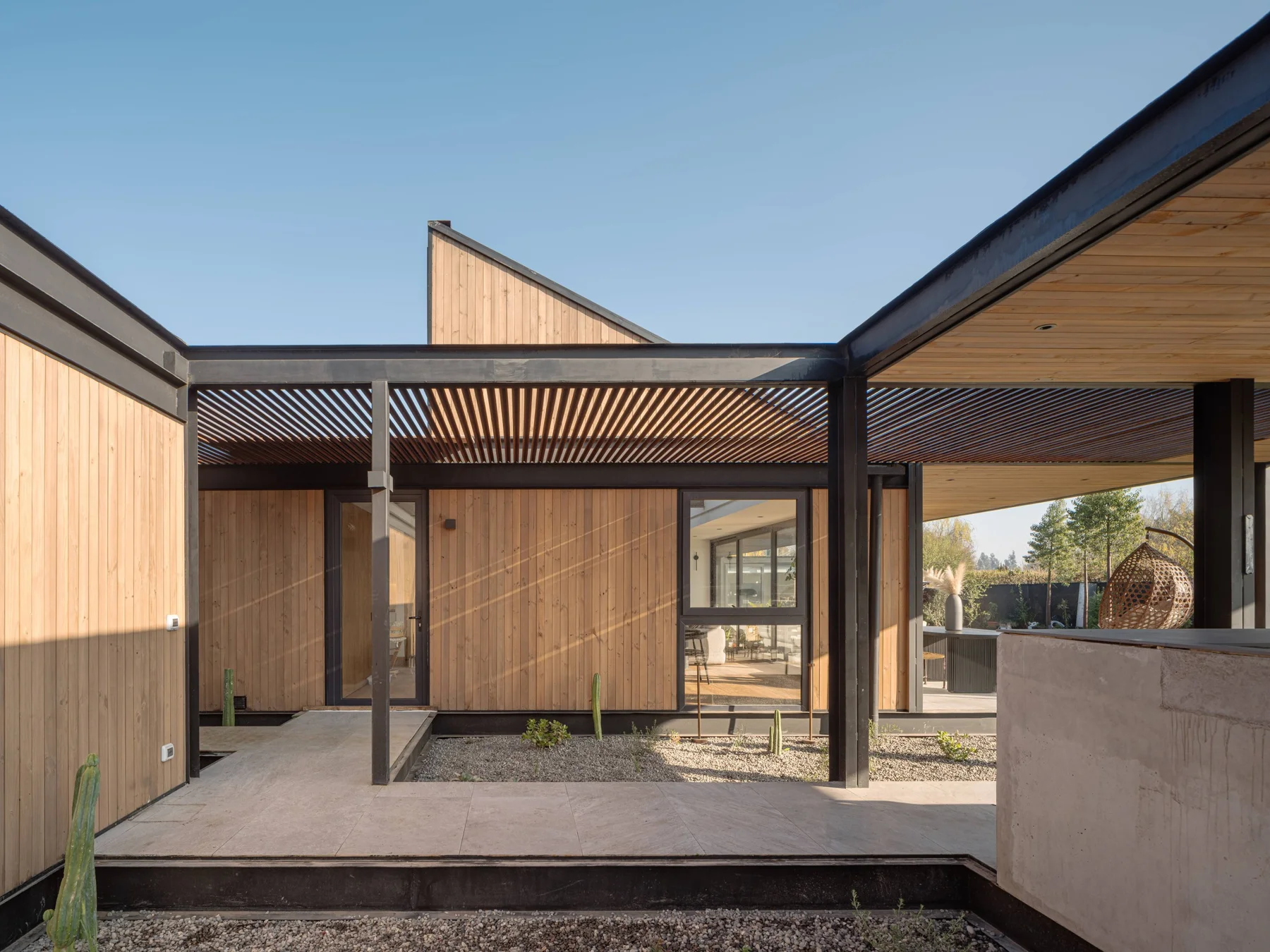 House with Lucarna / Paralelo Transversal - Image 3 of 26