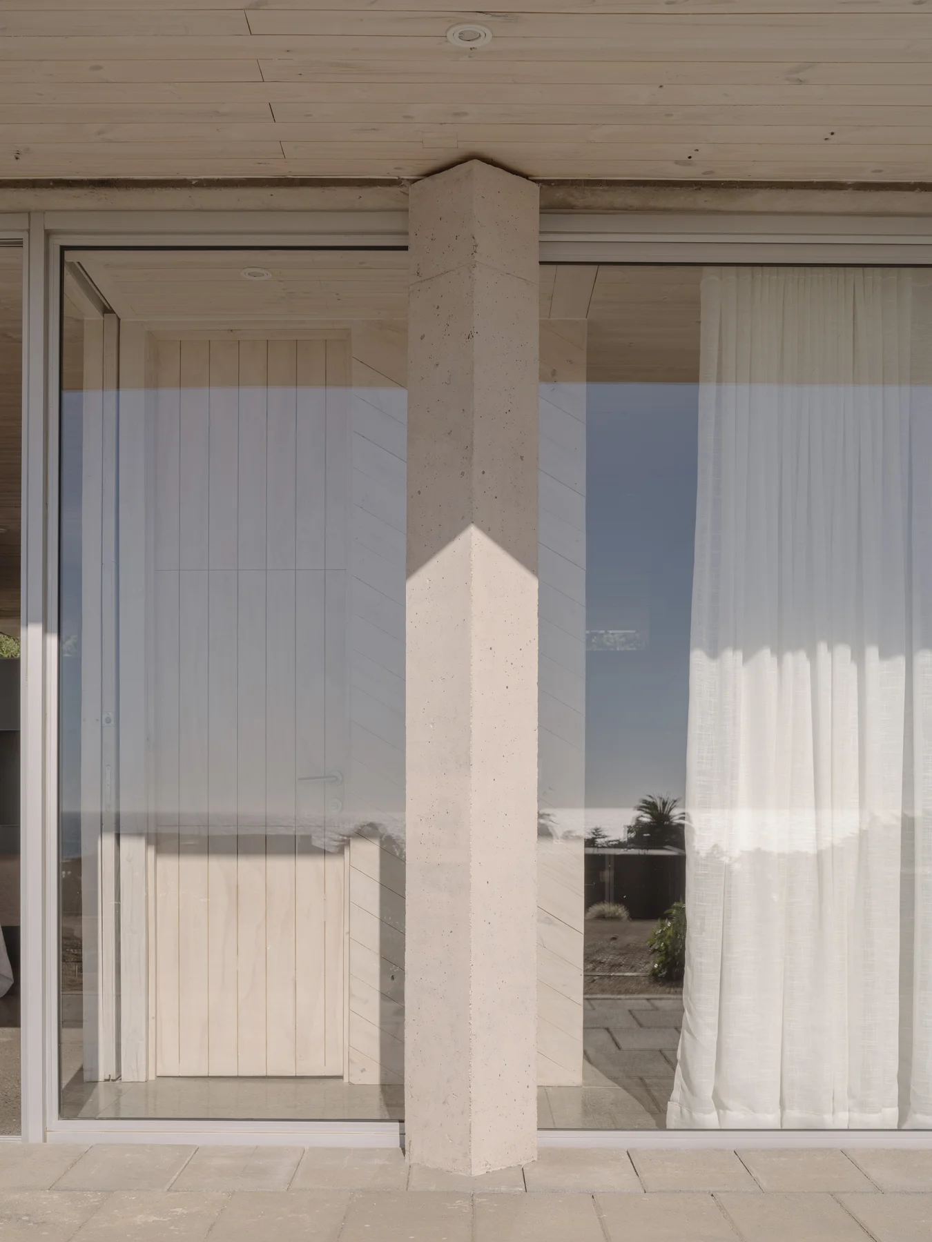 DREAL House / Emergentes Architectures Sàrl - Image 3 of 38