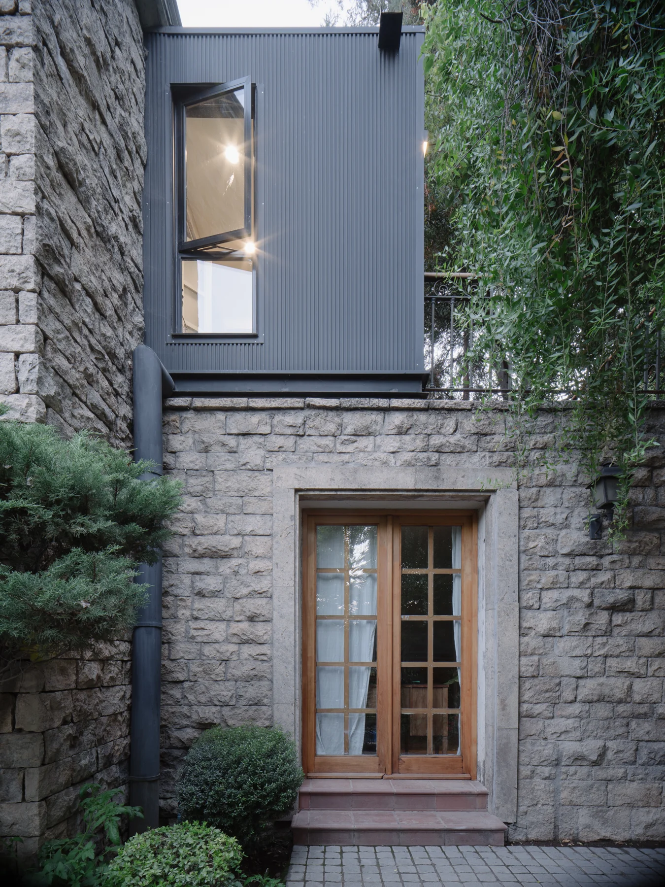 Casanova Renovation / Monolito Arquitectos - Exterior Photography, Brick