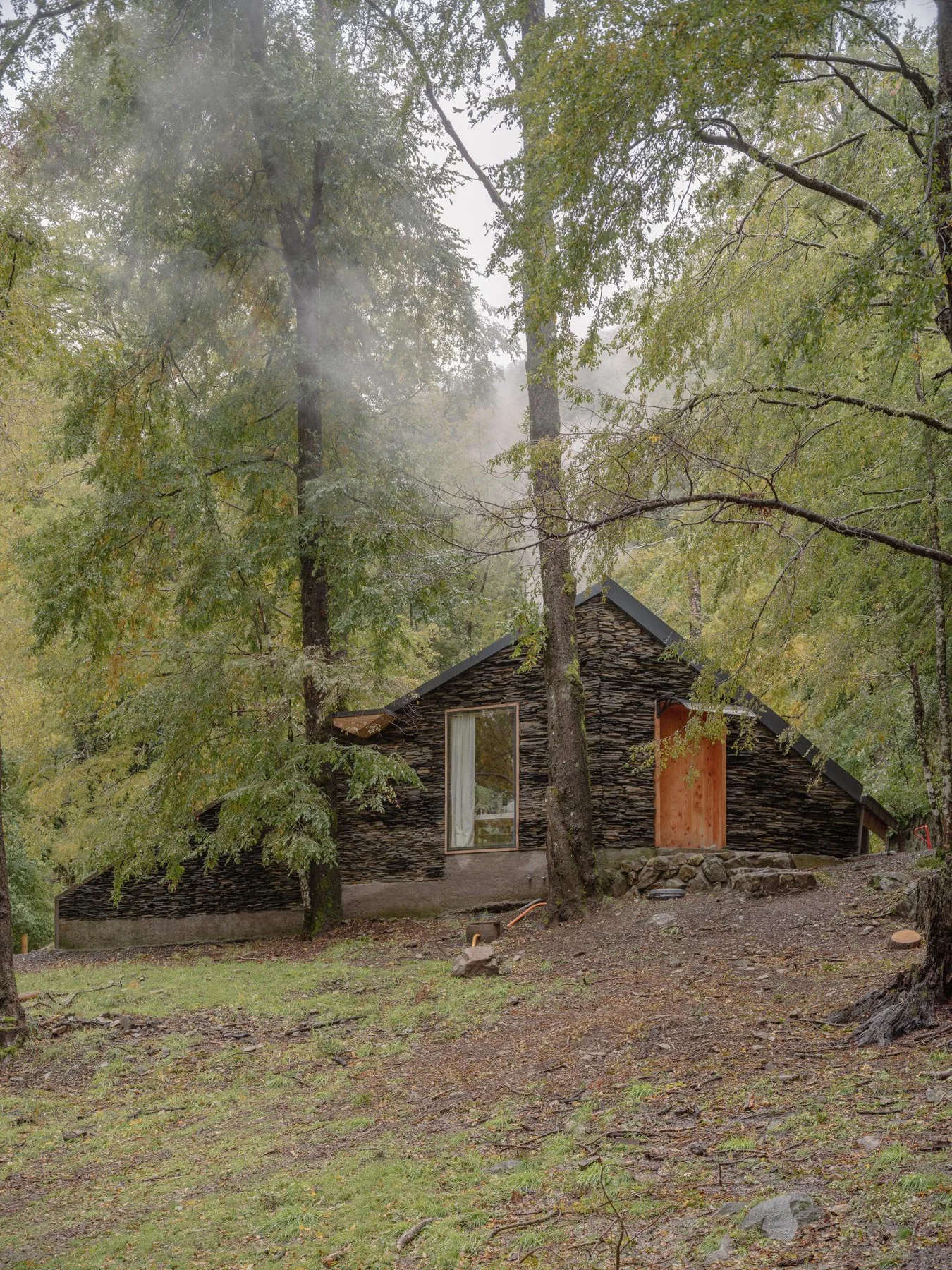 DRAA / Del Rio Arquitectos Asociados, Marcos Zegers · Huerquehue Refuge