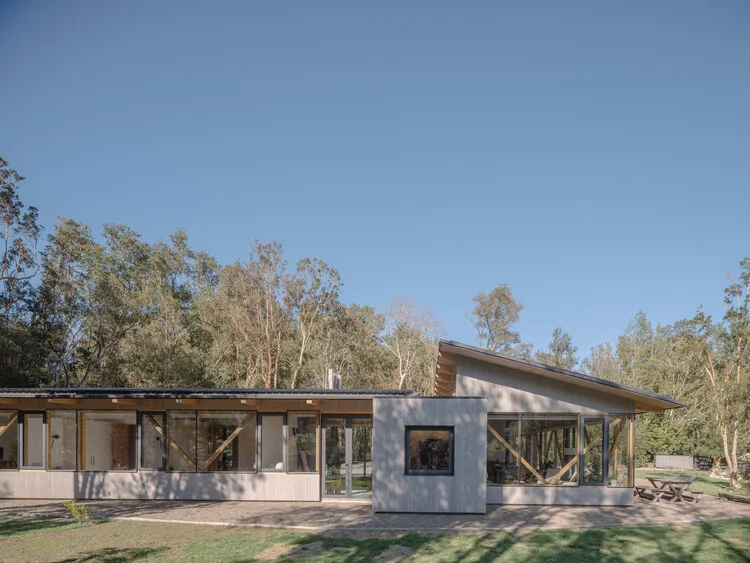 The Arboreto House / Camila Pineda Arquitectura - Image 1 of 22