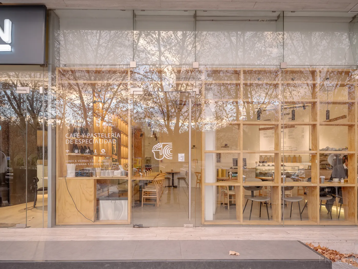 Cafés Blue Bird — Marcos Zegers