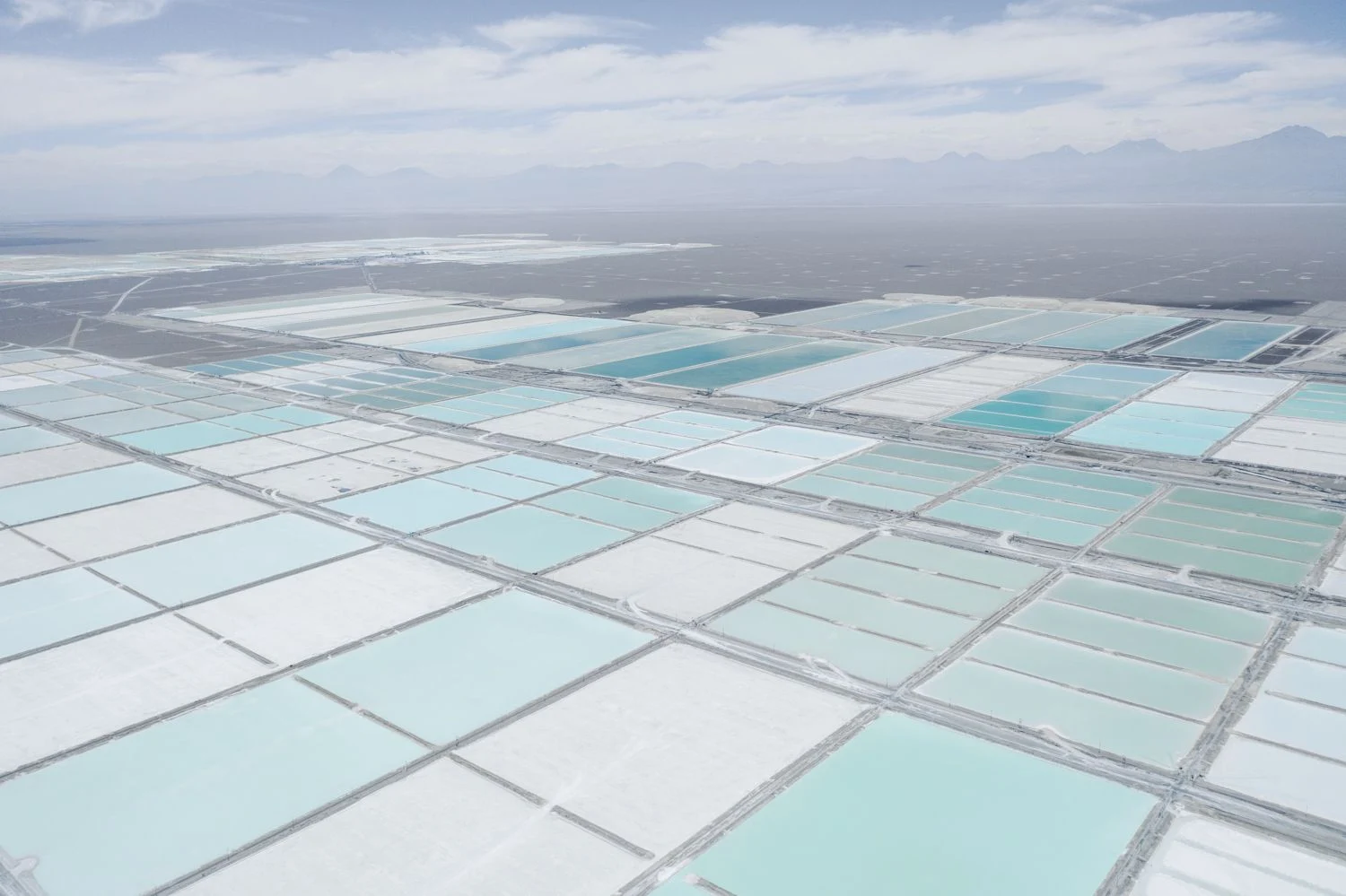 Piscinas de evaporación en el salar de Atacama.