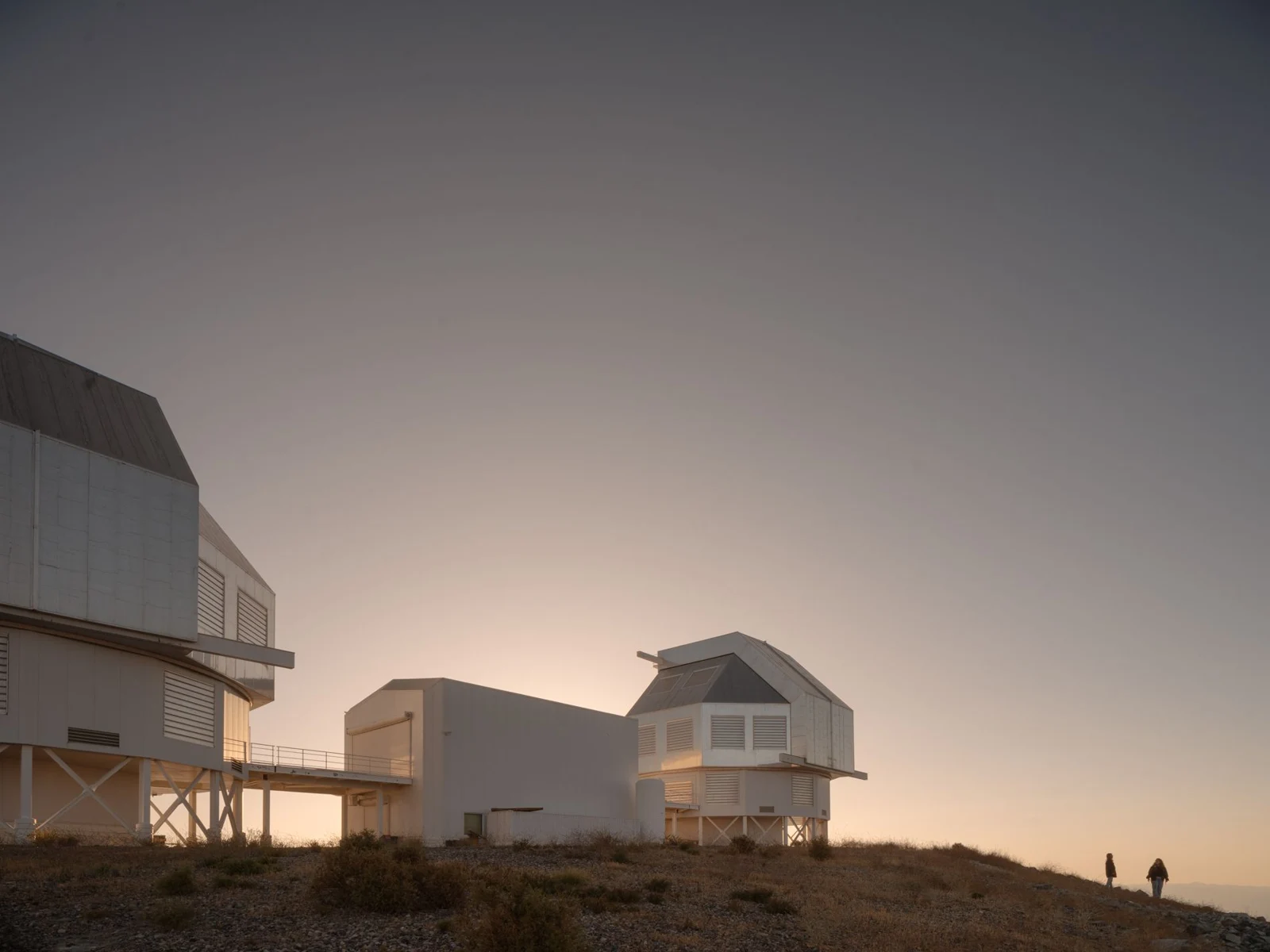 Observatorio Las Campanas al anochecer.