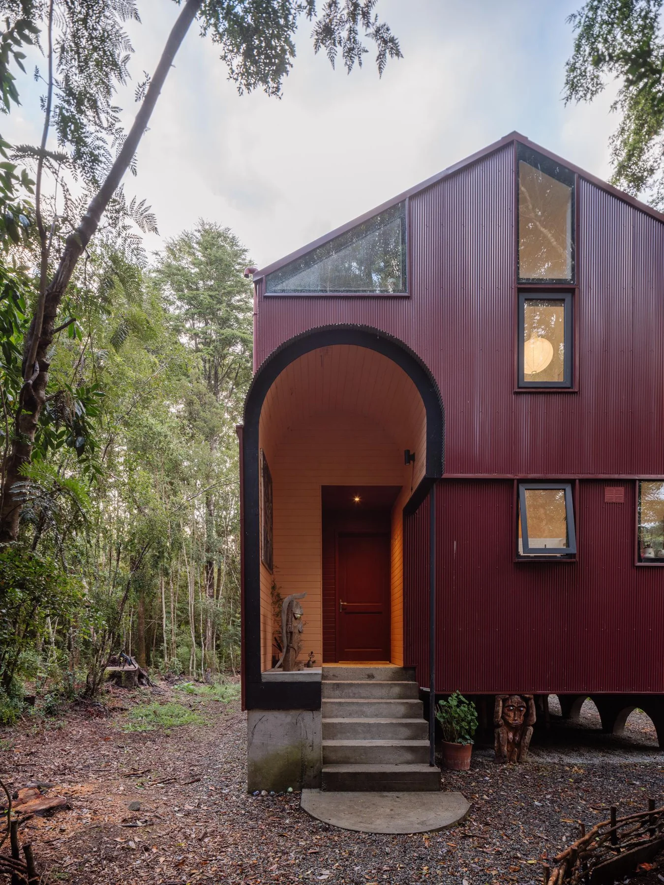 Daiber Aceituno Arquitectos, Marcos Zegers · HOUSE IN THE FOREST