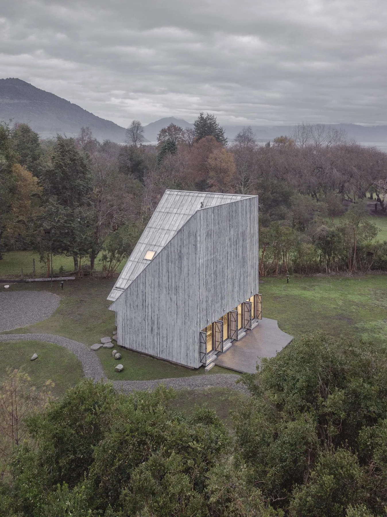 Iván Bravo Architects, Martín Rojas, BARO, Marcos Zegers · HUMO HOUSE