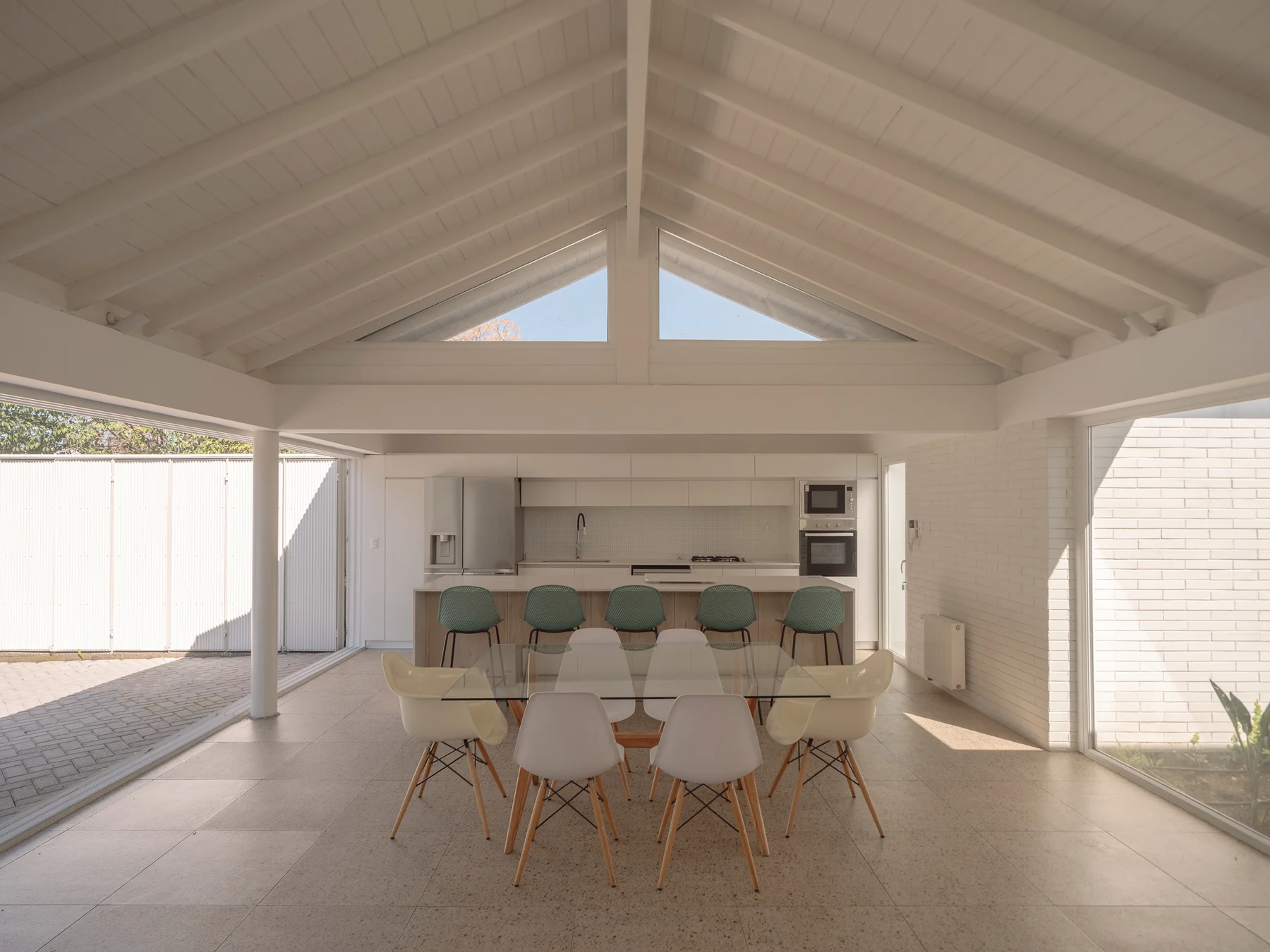 El Aromo House / Duarte Fournies Arquitectos - Interior Photography, Dining room, Wood, Beam, Chair